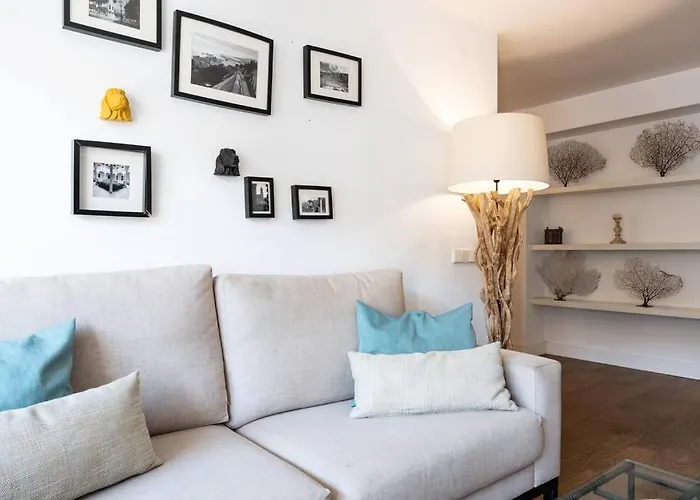 Super Central Malaga Flat With Terrace And Free Parking