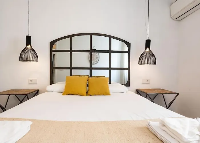 Super Central Malaga Flat With Terrace And Free Parking