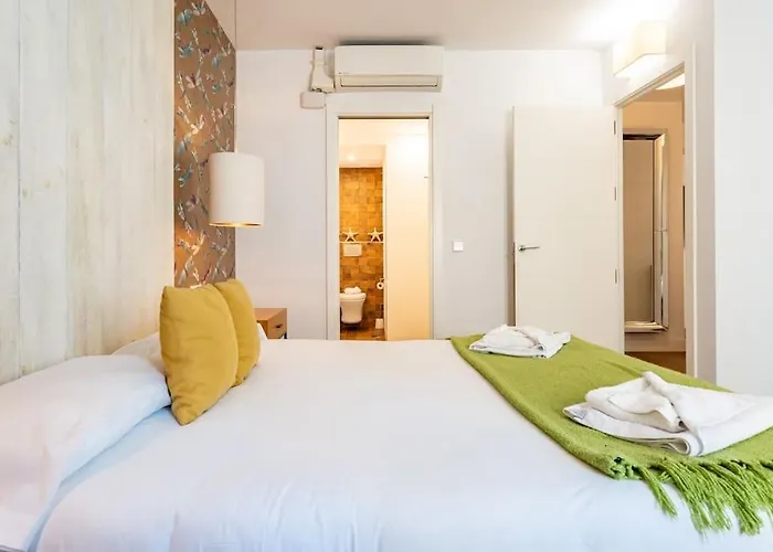 Super Central Malaga Flat With Terrace And Free Parking